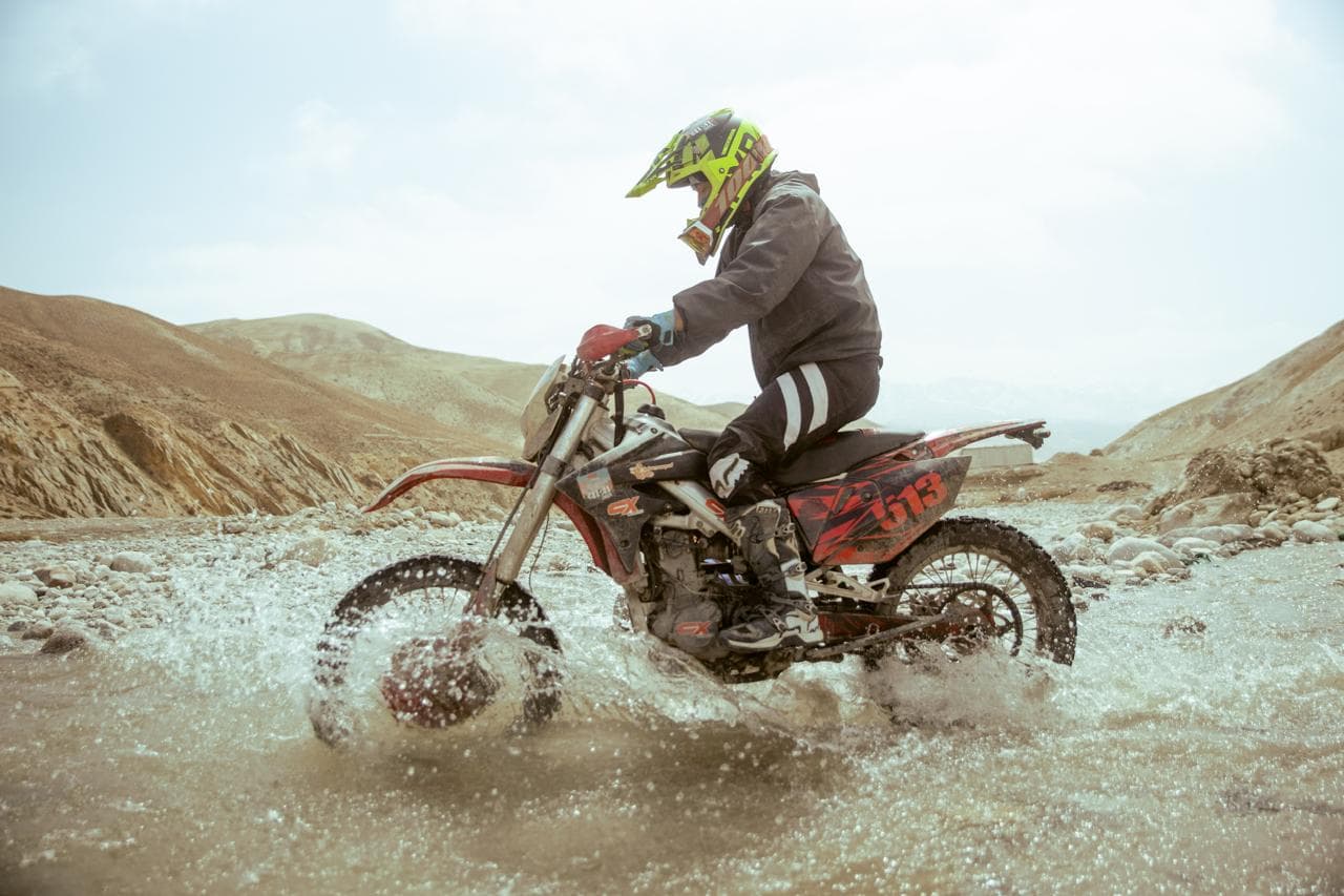 HIMALAYAN DIRT CROSSING